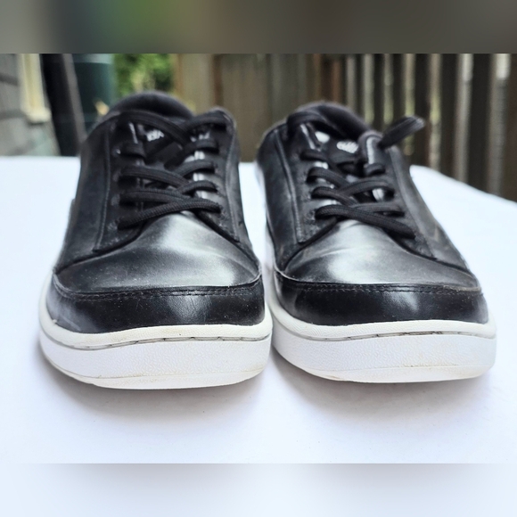 Allbirds Women's Black and White Plant Pacer Sneakers. Size 8.25. Good Condotion - Picture 7 of 8